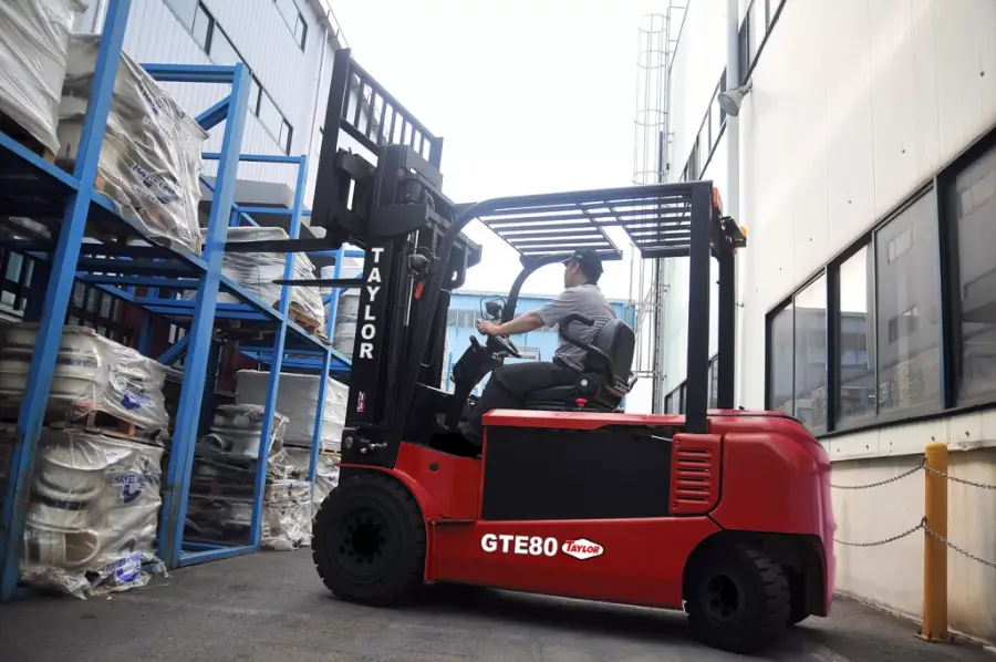 Taylor GTE-80 Electric Pneumatic Tire Forklift Electric Lifts