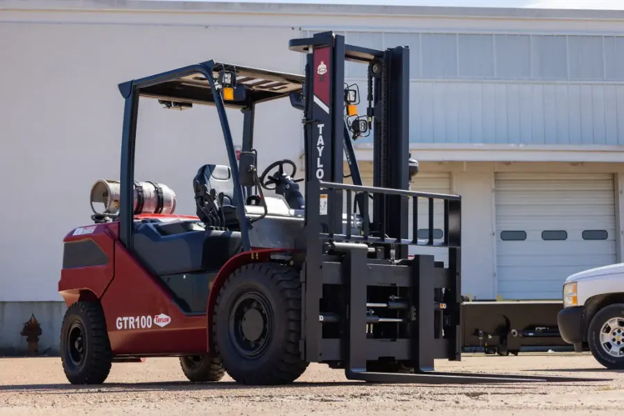 Taylor GTR-100 GT Series Pneumatic Tire Forklift